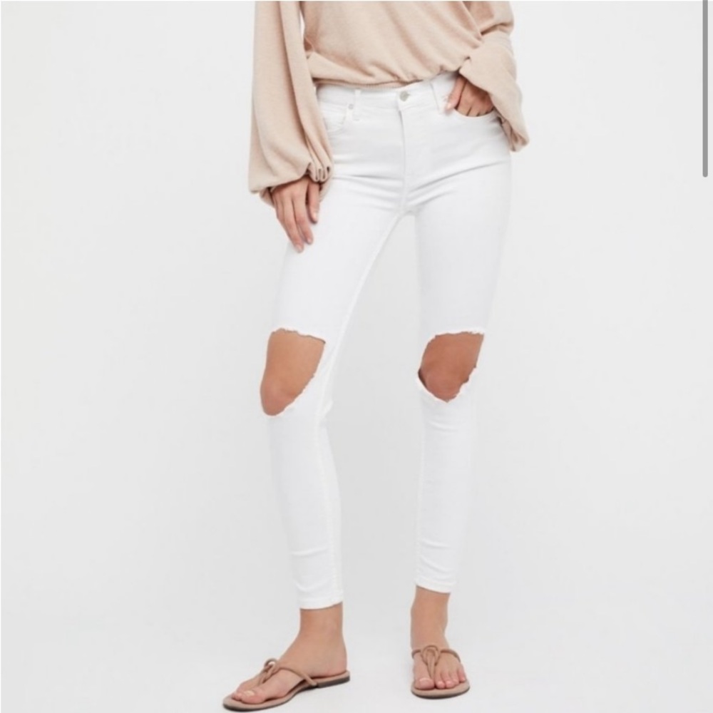White Free People Skinny Jeans w/ Hole on Knees